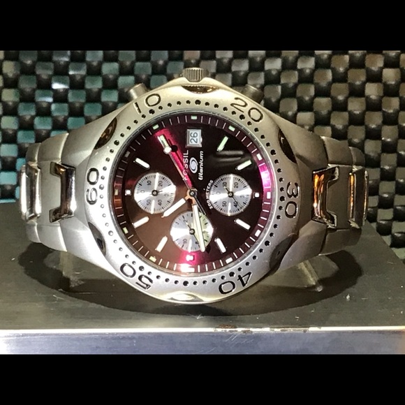 Rare Fossil Titanium w/Black Cherry dial ~ NWT - Picture 4 of 9